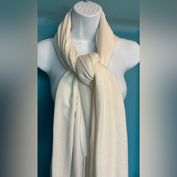 Pashmina scarf in white - Picture 2 of 4